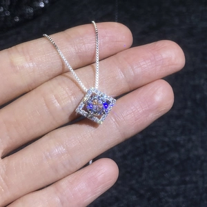 Collana in argento sterling con ciondolo halo quadrato e moissanite brillante da 1 ct