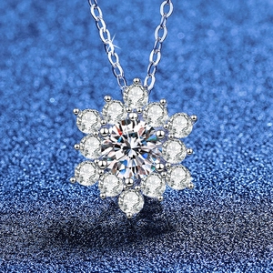 S925 Sterling Silver Snowflake Pendant Necklace 1 Carat Moissanite Full Diamond Luxury Jewelry Christmas Gift For Women
