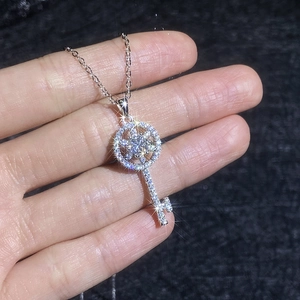 Elegant S925 sterling silver kaleidoscope key necklace with D color 1 carat moissanite diamond