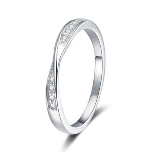 Elegant S925 sterling silver moissanite ring with intertwined band and sparkling stones