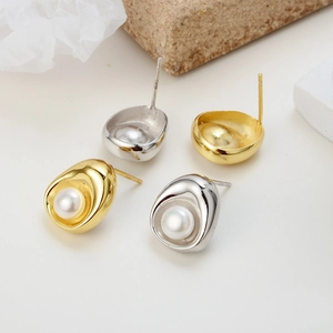 Elegant S925 sterling silver oval stud earrings featuring premium freshwater pearls