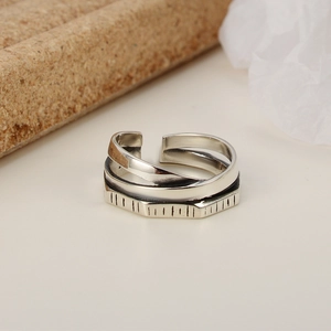 Vintage S925 sterling silver layered open ring with geometric textured vertical lines