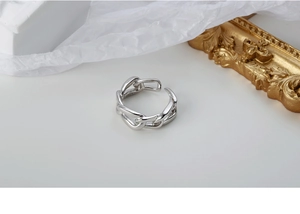 Detailed view of S925 sterling silver chain ring with hollow design and metal texture