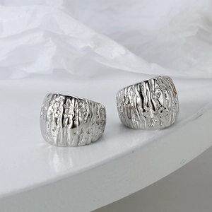 Orecchino a Clip in Argento Sterling S925 Coreano con Texture Lava Minimalista Regolabile Senza Buco Donna Gioielli