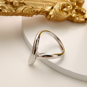 Anello regolabile minimalista in argento sterling S925 con finitura lucida a specchio