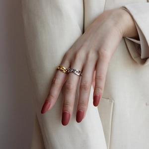 Minimalist S925 sterling silver chain link rings for women in gold and silver finish