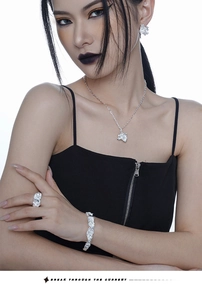 Detailed view of S925 sterling silver jewelry set featuring irregular tinfoil textures