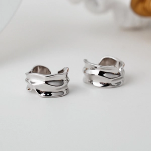 Bagues d'oreilles minimalistes en argent 925 avec texture ondulée et polie