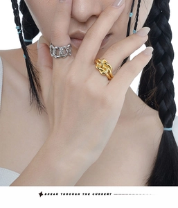 Close-up of S925 silver layered knot ring and chain link ring set on female model