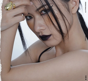 Fashionable teardrop-shaped gold open ring worn by model with minimalist style