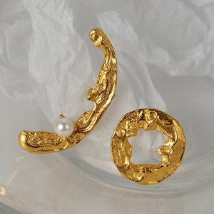 Boucles d'oreilles minimalistes en argent S925 avec texture martelée et détails en perles