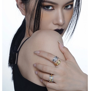 Minimalist S925 sterling silver two-tone intertwined open ring for women on model
