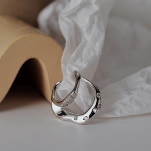 Modern S925 sterling silver ear clip with irregular concave design and inlaid zircons