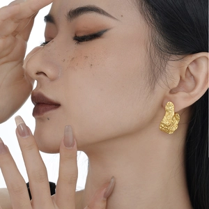 Chic 925 sterling silver gold-plated stud earrings with organic crushed texture