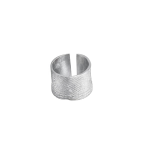 Bague ouverte en argent sterling S925 avec surface texturée mate et design épuré