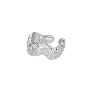 Minimalistischer S925 Sterlingsilber Wellen-Ohrclip mit gehämmerter Oberflächentextur