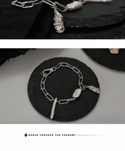 Detailed close-up of S925 silver baroque pearl bracelet with textured industrial chain links