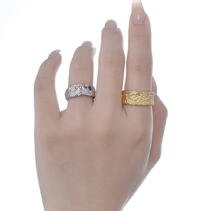 S925 sterling silver water texture ring with red gemstones and gold braided band set