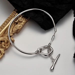 Pulsera de cadena de clip minimalista de plata S925 con cierre de tipo OT