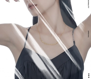 Minimalist S925 silver necklace with irregular golden wave pendant and slim chain