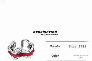 Détail de la bague d'oreille en argent S925 avec émail rouge et pierre de zircon