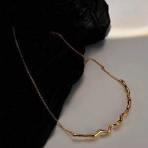 Minimalist S925 sterling silver necklace with irregular wavy pendant and gold finish