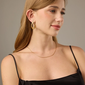 Minimalist irregular chunky gold teardrop earrings and thin necklace set on model