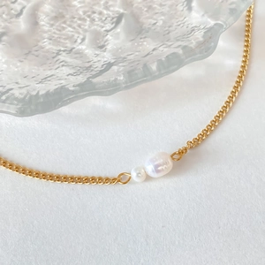 Minimalist gold stainless steel Cuban chain necklace with two white pearls of different sizes
