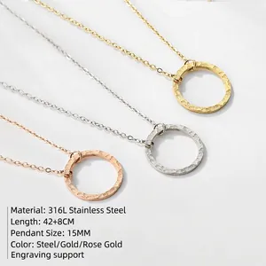Tre collane minimaliste a cerchio XO in acciaio inossidabile 316L color argento, oro e rosa