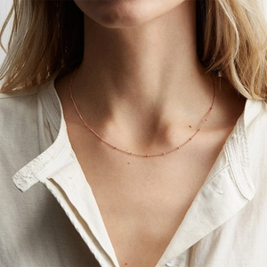 Collier Chaîne à Billes et à Lèvres en Acier Inoxydable Minimaliste pour Femme Bijoux Plaqués Or Mode Simple