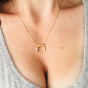 Women Stainless Steel Crescent Moon Pendant Necklace Hammered Horn Moon Snake Chain Necklace Minimalist Jewelry Gift For Women