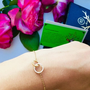 Minimalist double interlocking ring bracelet with hammer texture on a gold chain for women