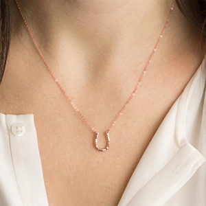 Minimalist U-shaped horseshoe pendant necklace in rose gold stainless steel for women