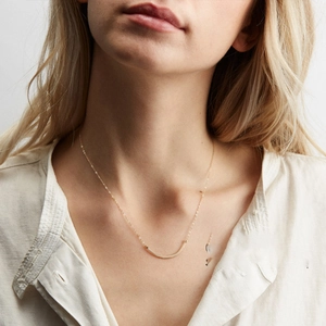 Collana Minimalista in Acciaio Inossidabile con Pendente Curvo Smile Girocollo Elegante Regalo Gioielli Donna