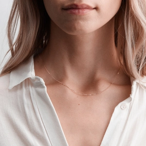 Elegante minimalistische mehrlagige Goldkette aus 316L Edelstahl für Damen im Alltag