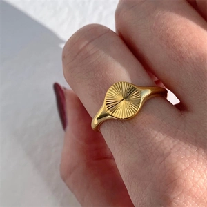 Minimalist Stainless Steel Signet Ring For Women Vintage Sunburst Pattern Round Geometric Gold Silver Plated Jewelry Gift