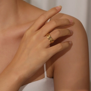 Elegant gold-plated stainless steel chain ring for women with minimalist link design