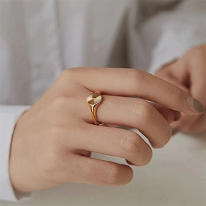 Vintage sunburst engraved gold signet ring for women in minimalist stainless steel