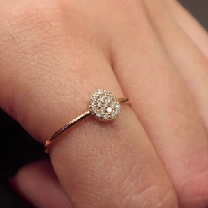 Elegant rose gold minimalist ring featuring a shimmering round micro-pave diamond setting