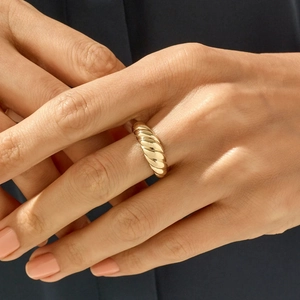 Polished gold-plated croissant dome ring with twisted texture for women on finger