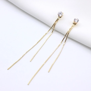 Boucles d'oreilles élégantes en acier doré avec pompons, zircone ronde et chaîne serpent