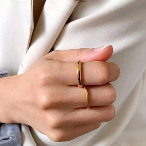 Women Irregular Wavy Stainless Steel Ring Minimalist Vintage PVD Gold Plated Stackable Finger Ring Fashion Jewelry Accessory