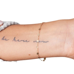 Elegant gold minimalist lip chain bracelet for women made of durable stainless steel