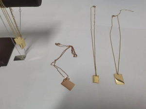 Détails de colliers rectangulaires en acier inoxydable plaqué or argent et or rose