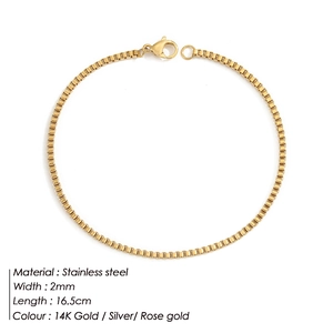Detalle de pulsera de cadena box de acero inoxidable de 2mm con acabado en oro de 14K