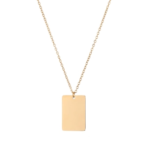 Collier minimaliste en acier inoxydable plaqué or avec pendentif rectangulaire poli sur fond blanc
