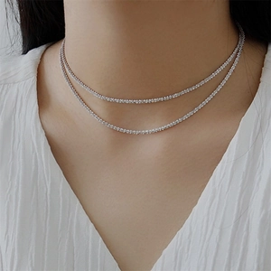 Collier double rang en acier inoxydable argenté avec cristaux de zircone scintillants