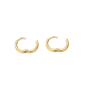 Paar minimalistische goldene Huggie-Ohrringe aus poliertem Edelstahl in Ringform