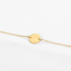 Elegantes Armband aus vergoldetem Edelstahl mit feiner Gliederkette und rundem Plättchen-Anhänger