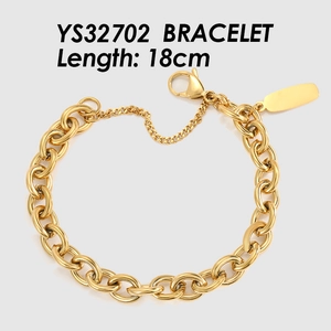 Macro detail of 18cm gold plated stainless steel chunky chain bracelet with lobster clasp